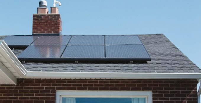 vivint solar 9CalgkSRZb8 unsplash 1 680x350 - Energibesparende Løsninger: Solcelledrevne Husnumre Med Lys